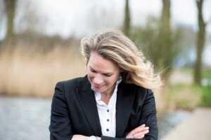 zakelijk portret vrouw natuurlijk licht buiten bosma fotografie