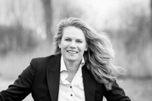 zakelijk portret vrouw natuurlijk licht zwart wit bosma fotografie
