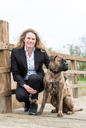zakelijk portret vrouw hond buiten bosma fotografie