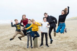springen pubers buitenfotografie uitwaaien