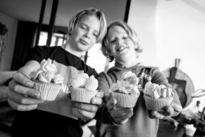 femke bakt muffins heerlijk resultaat deeg portret kinderen