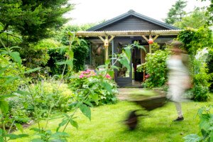 kunstenaar tuinhuis beweging kruiwagen fotografie